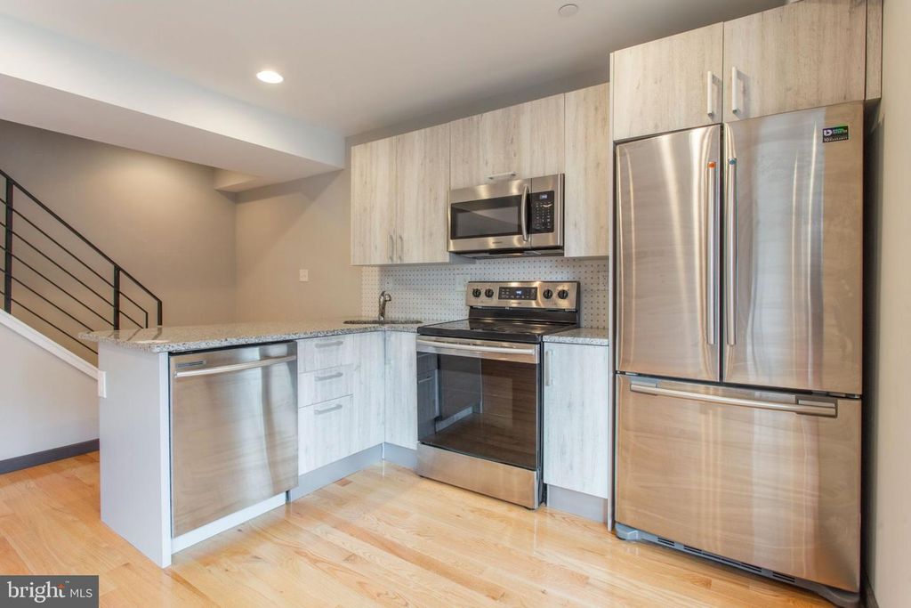 2541 MONTROSE ST, PHILADELPHIA, PA 19146 — photo 5
