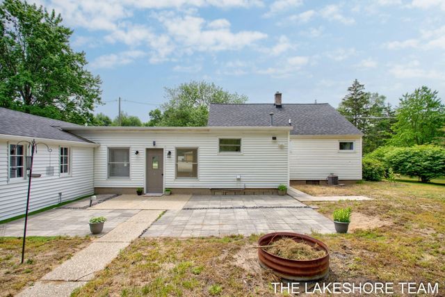 14581 Riley Street, Holland, MI 49424
