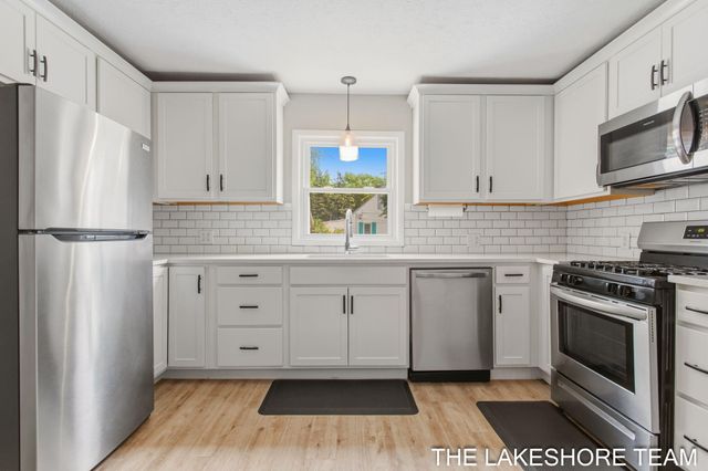 14581 Riley Street, Holland, MI 49424