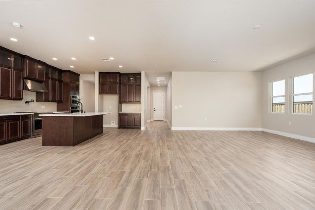 8285 Iron Creek Drive, Friant, CA 93626