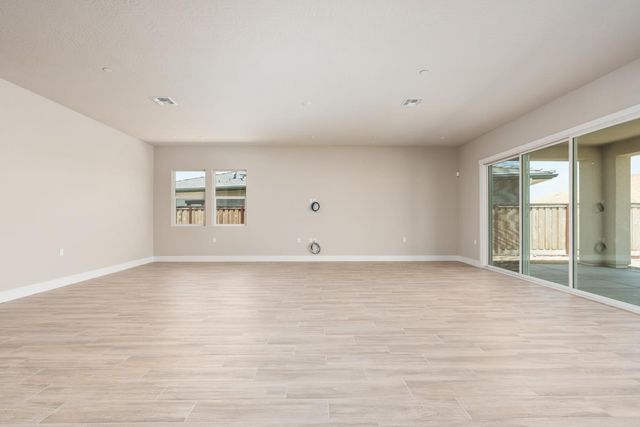 8285 Iron Creek Drive, Friant, CA 93626