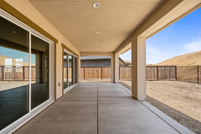8285 Iron Creek Drive, Friant, CA 93626