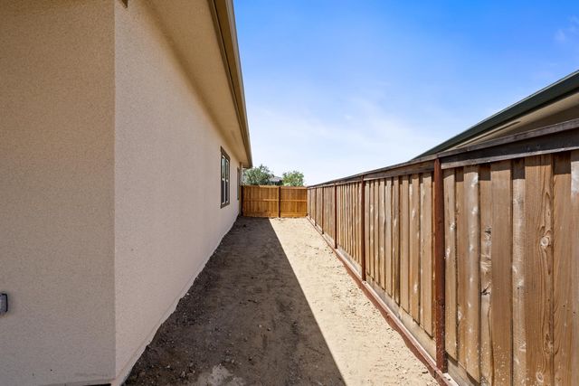 8285 Iron Creek Drive, Friant, CA 93626