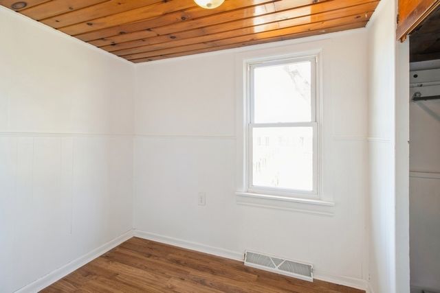 2345 E 37th Court, Des Moines, IA 50317