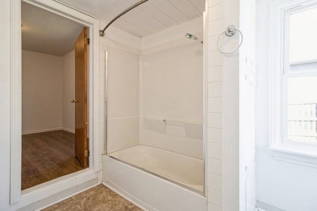 2345 E 37th Court, Des Moines, IA 50317