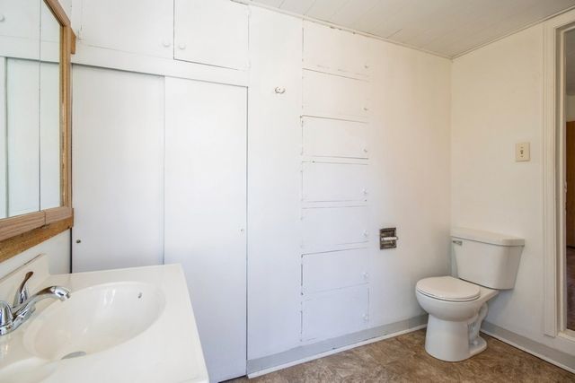 2345 E 37th Court, Des Moines, IA 50317