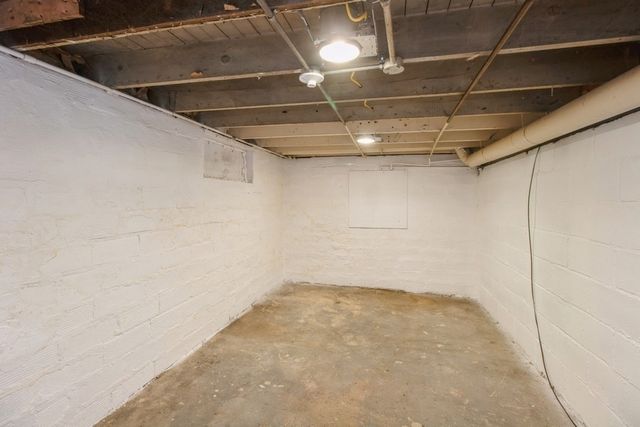 2345 E 37th Court, Des Moines, IA 50317