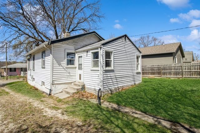 2345 E 37th Court, Des Moines, IA 50317