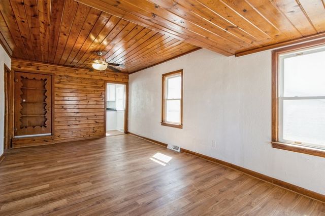 2345 E 37th Court, Des Moines, IA 50317