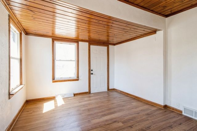 2345 E 37th Court, Des Moines, IA 50317