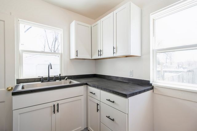 2345 E 37th Court, Des Moines, IA 50317