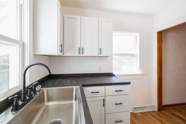 2345 E 37th Court, Des Moines, IA 50317