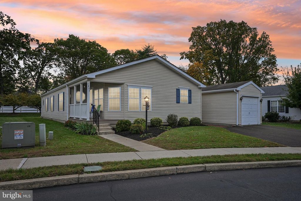 1099 JFK DR, North Wales, PA 19454