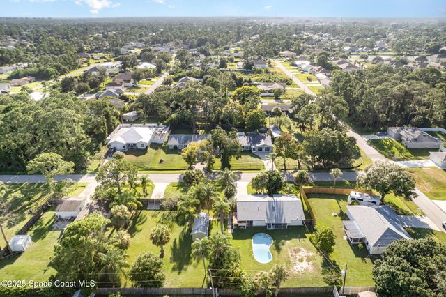 261 Edgewater Avenue SE, Palm Bay, FL 32909