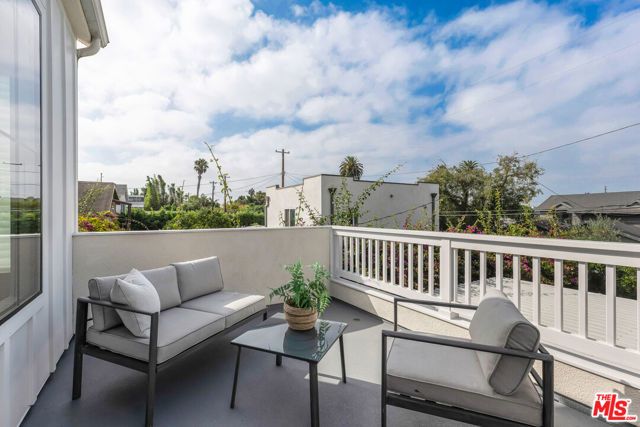 2421 Louella Avenue, Los Angeles, CA 90291
