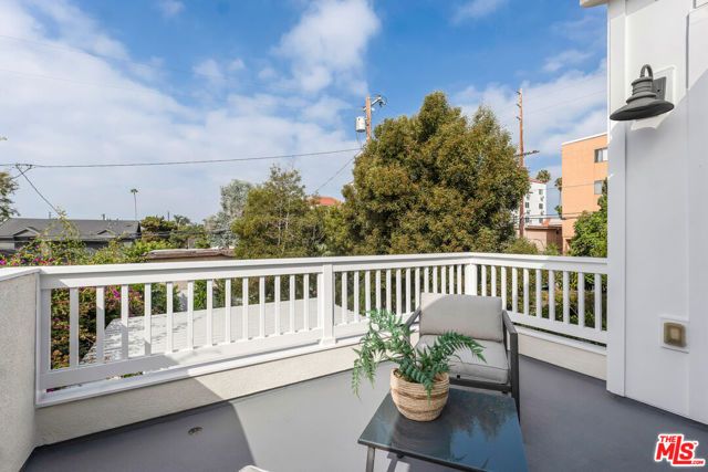 2421 Louella Avenue, Los Angeles, CA 90291