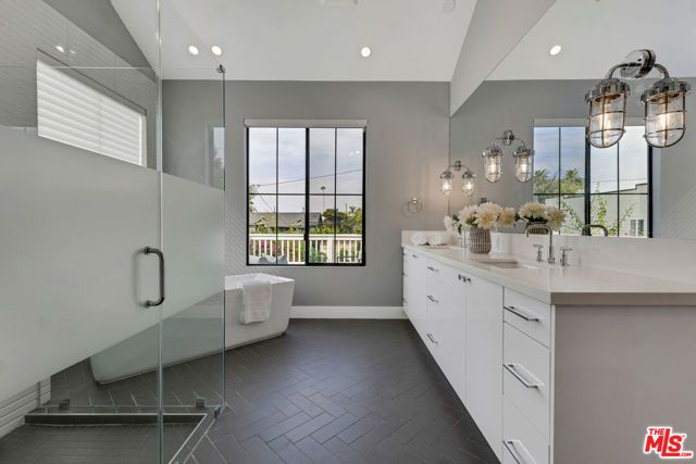 2421 Louella Avenue, Los Angeles, CA 90291