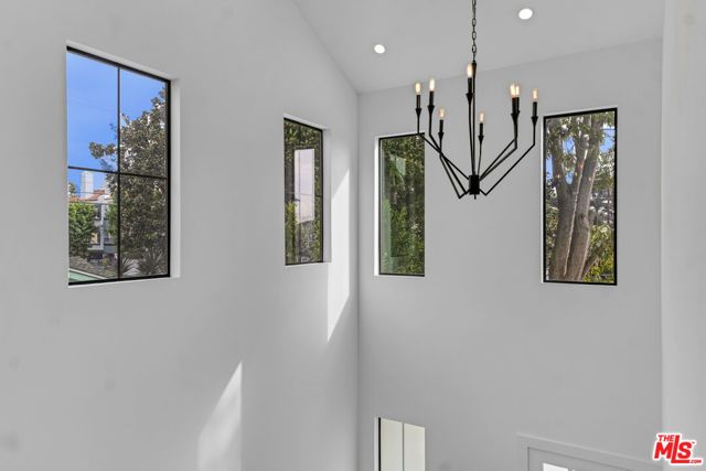 2421 Louella Avenue, Los Angeles, CA 90291