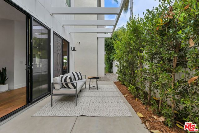 2421 Louella Avenue, Los Angeles, CA 90291