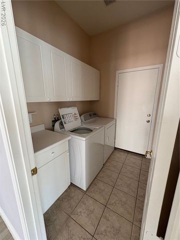 8727 Stockholm Avenue, Las Vegas, NV 89147
