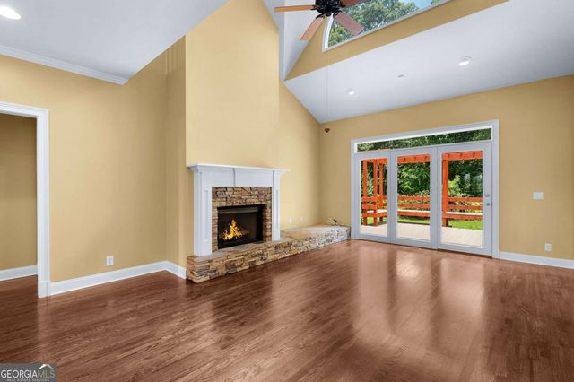 150 School House Road NE, Calhoun, GA 30701