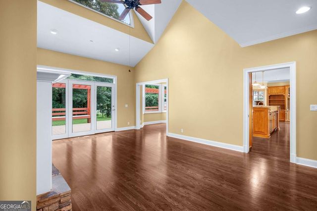 150 School House Road NE, Calhoun, GA 30701