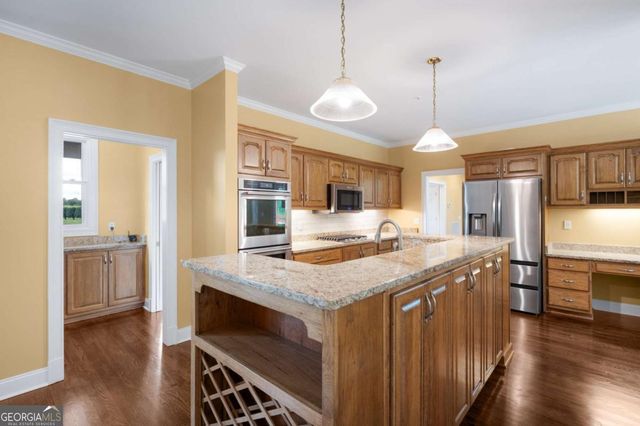 150 School House Road NE, Calhoun, GA 30701