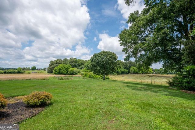 150 School House Road NE, Calhoun, GA 30701