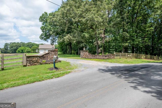 150 School House Road NE, Calhoun, GA 30701