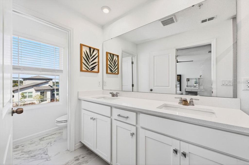 Image 13 of property listing at 11435 SUNSAIL AVENUE, Orlando, FL 32832