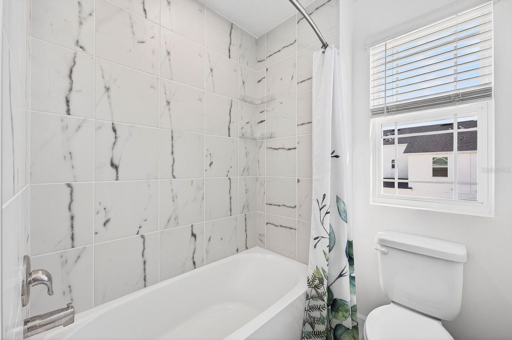 Image 17 of property listing at 11435 SUNSAIL AVENUE, Orlando, FL 32832