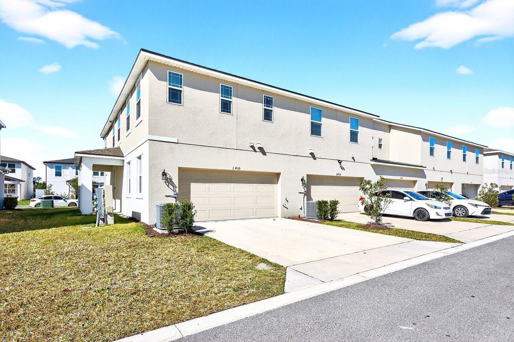 Image 22 of property listing at 11435 SUNSAIL AVENUE, Orlando, FL 32832