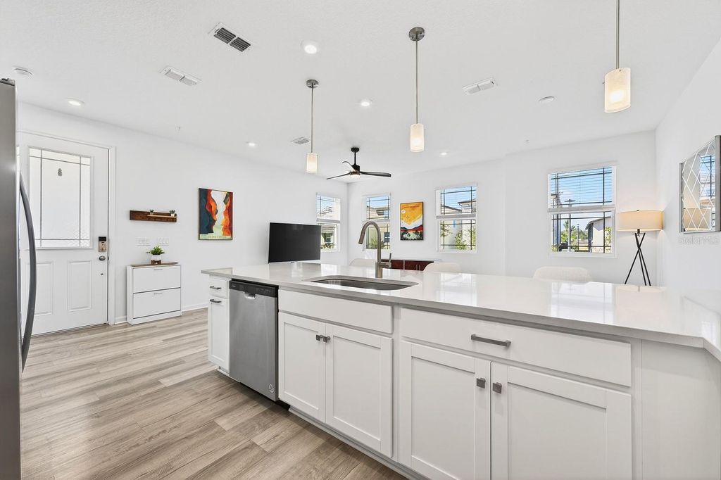 Image 6 of property listing at 11435 SUNSAIL AVENUE, Orlando, FL 32832