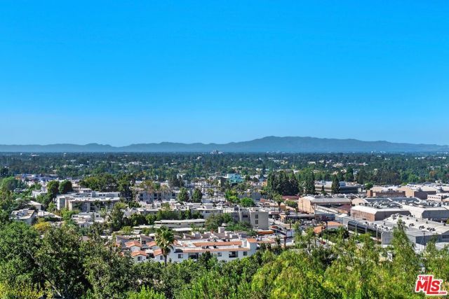 11725 Laurelwood Drive, Studio City (los Angeles), CA 91604