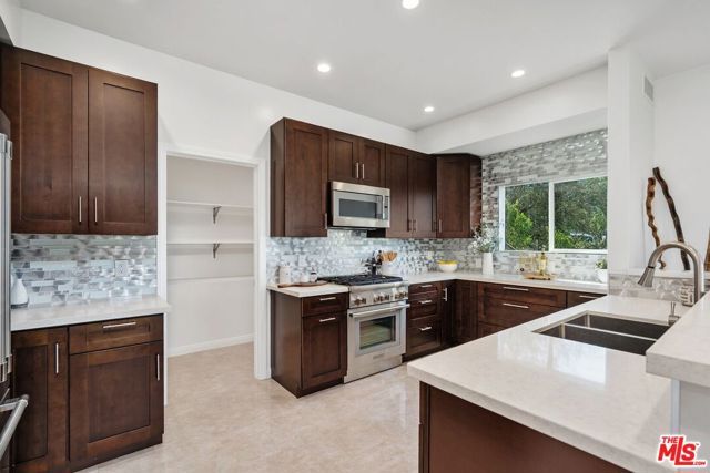 11725 Laurelwood Drive, Studio City (los Angeles), CA 91604