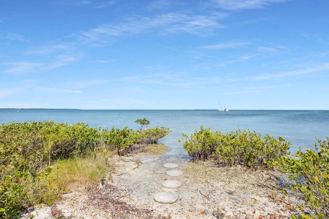 88500 Overseas Hwy Apt 301, Plantation Key, FL 33070