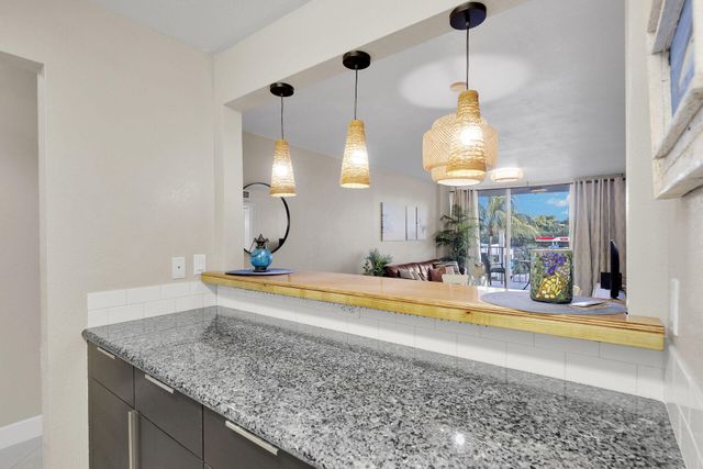 88500 Overseas Hwy Apt 301, Plantation Key, FL 33070