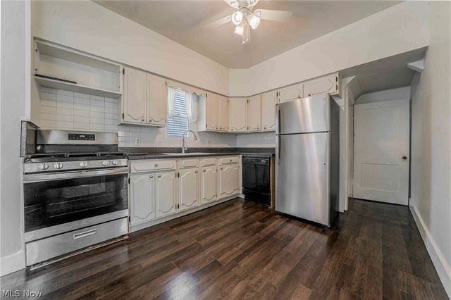1290 Jackson Avenue, Lakewood, OH 44107