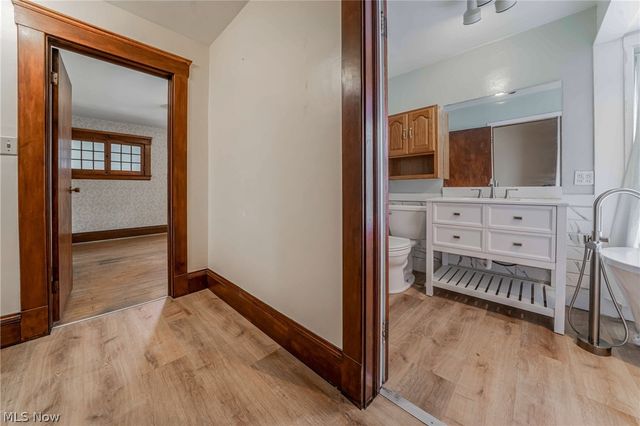 1290 Jackson Avenue, Lakewood, OH 44107