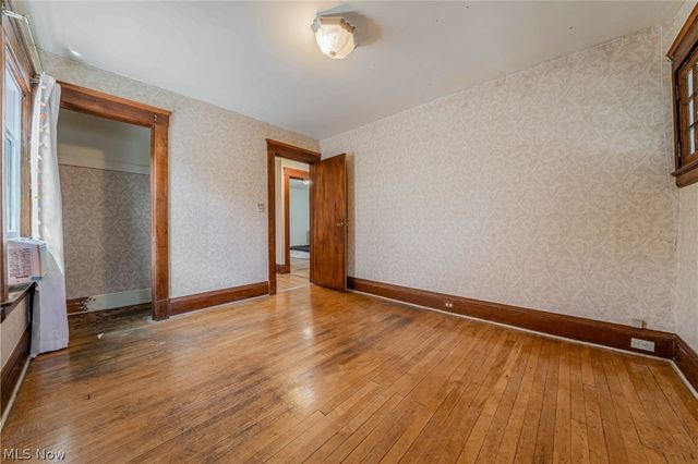 1290 Jackson Avenue, Lakewood, OH 44107