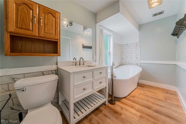 1290 Jackson Avenue, Lakewood, OH 44107