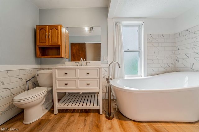1290 Jackson Avenue, Lakewood, OH 44107