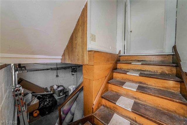 1290 Jackson Avenue, Lakewood, OH 44107