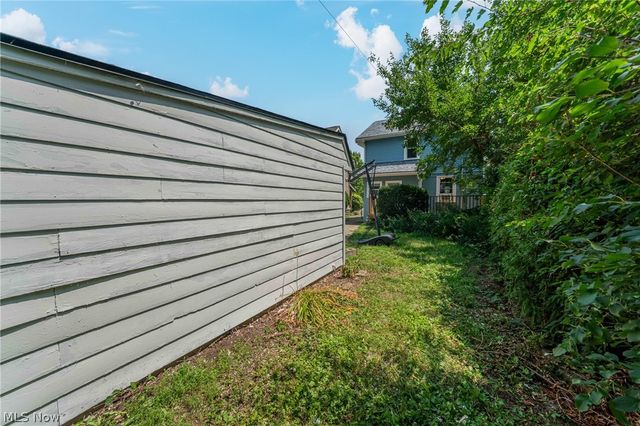 1290 Jackson Avenue, Lakewood, OH 44107