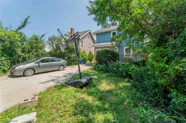 1290 Jackson Avenue, Lakewood, OH 44107