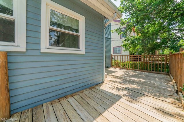 1290 Jackson Avenue, Lakewood, OH 44107