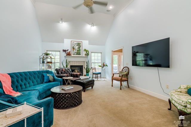 3700 Crossgate Circle, Manhattan, KS 66503
