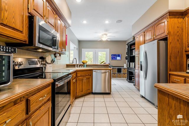 3700 Crossgate Circle, Manhattan, KS 66503
