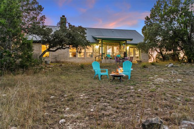 1001 Springlake DR, Dripping Springs, TX 78620