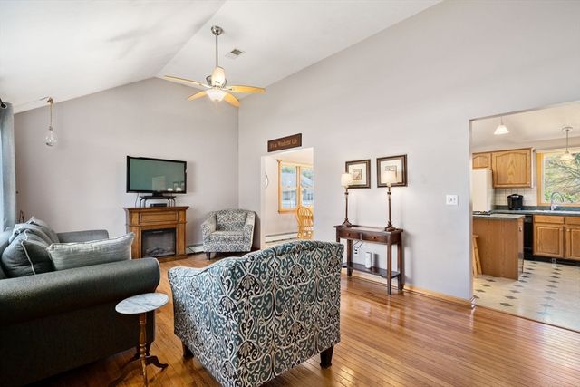 35 Sir Joseph Ct, Taunton, MA 02780